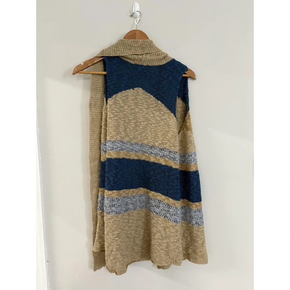 Cato Vest Womens Small Beige Blue Open Front Sleeveless Striped Cardigan‎ Knit